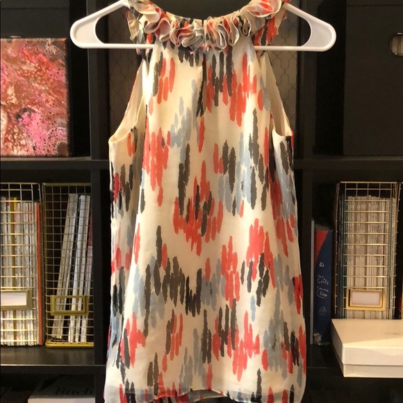 Sleeveless blouse w/ beautiful ruffled neckline - Picture 4 of 4